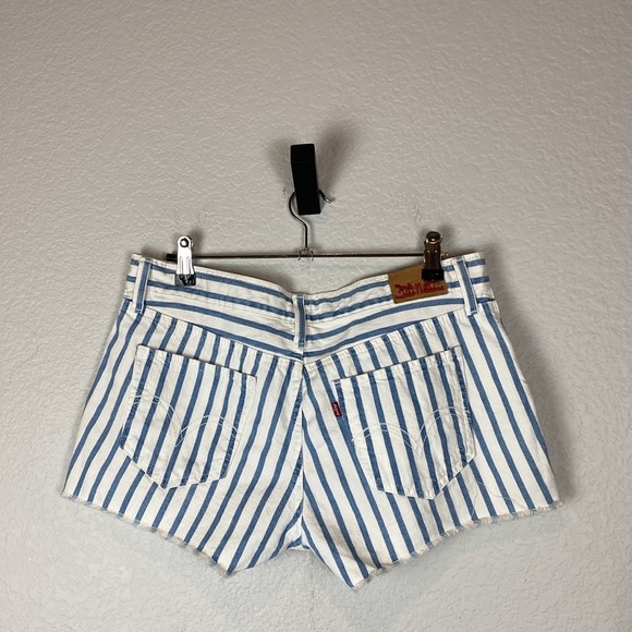 Striped Levi’s cut off shorts - Picture 3 of 5
